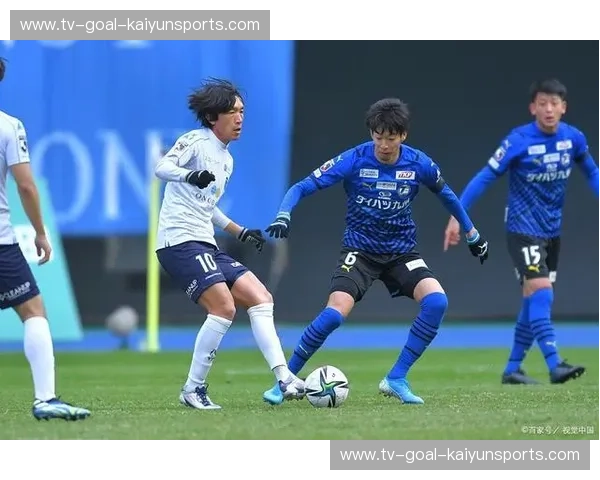 热泉沸腾与三神降临：群马草津温泉vs大分三神的绿茵史诗